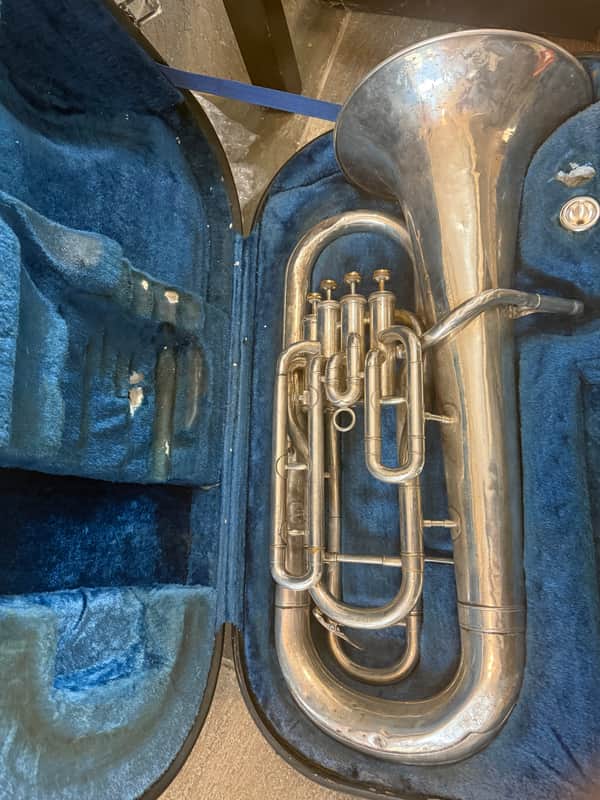 Yamaha YEP-321S Euphonium. 4 Valves. with case and mouthpiece image 1