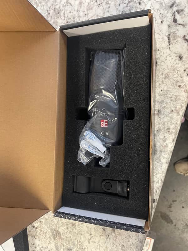 sE Electronics X1 A Large Diaphragm Cardioid Condenser Microphone 2016 - Present - Black image 1