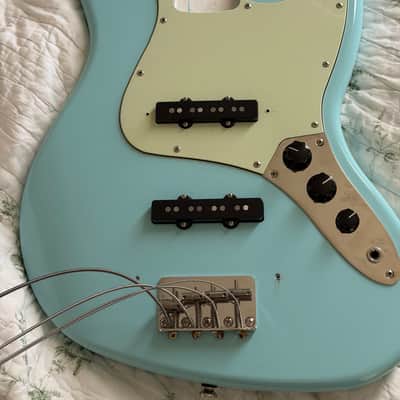 Squier Classic Vibe Jazz Bass Loaded Body + Extras image 4