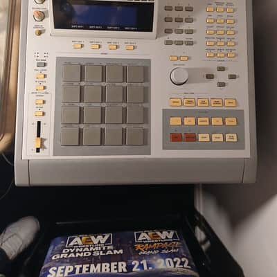Akai MPC3000 MIDI Production Center 1993 - 2001 - Grey image 2