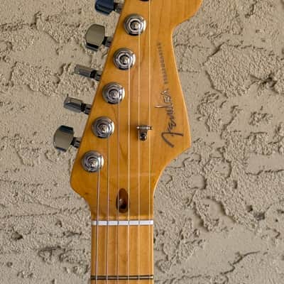 Fender American Deluxe Stratocaster 2013 3-Color Sunburst Maple Neck OHSC image 3