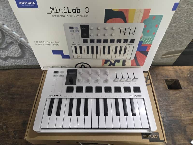 Arturia MiniLab MKIII 25-Key MIDI Controller 2022 - Present - Alpine White image 1