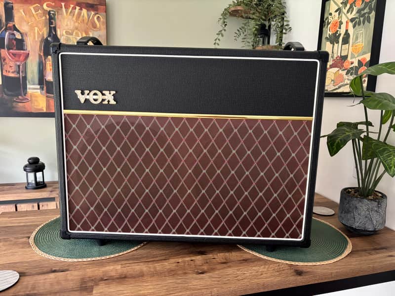 NEARLY NEW Vox V212C Custom 2x12" Guitar Speaker Cabinet - Black image 1