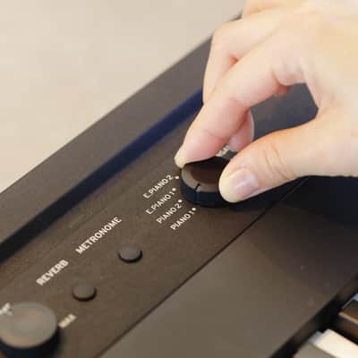 Korg - Liano L1 - 88-Key Piano With Kronos LS Action- Black image 3