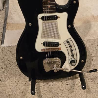 Hagstrum model 1 guitar Model 1 1960s - Black plastic, the back black paint image 3