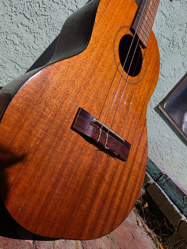 Harmony Baritone Ukelele 1950-1960s (Not certain) - Solid brown light gloss mahagony natural image 1
