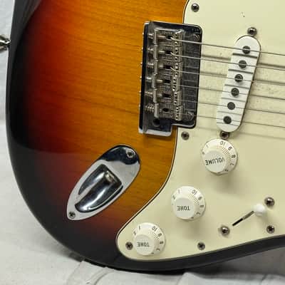Fender American Standard Stratocaster Guitar 2008 - 3-Color Sunburst / Rosewood fingerboard image 4