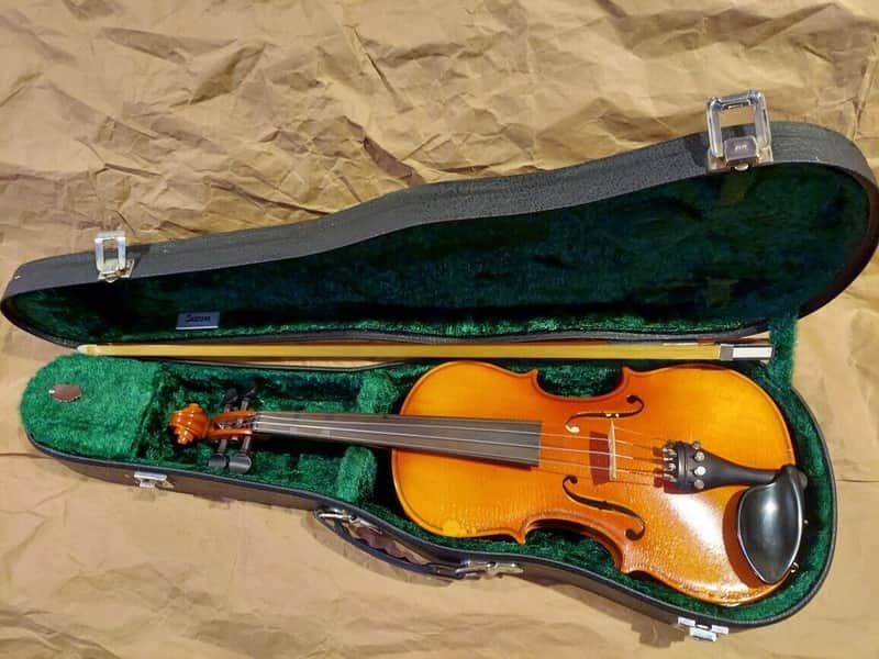 Suzuki No. 220 1/2 Violin, Japan 1979, with case&bow, Fair Condition image 1