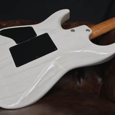 Tom Anderson Pro Am 2021 - Translucent White - Dark Grain image 10