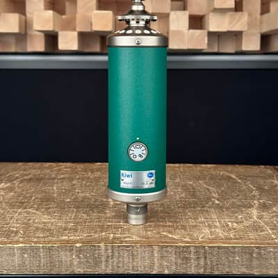 Blue Kiwi Large Diaphragm Multipattern Condenser Microphone. Great shape! image 6