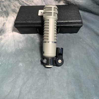 Electro-Voice RE20 Cardioid Dynamic Microphone Gray image 4