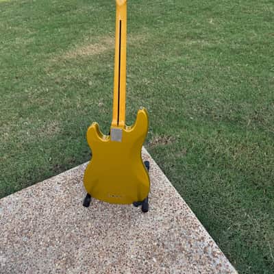 St. Blues King Blues Bass Guitar - Gold Top image 5