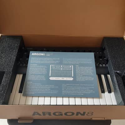 Modal Electronics Argon8 8 Voice 37-Key Wavetable Synthesizer 2020 - Grey image 3