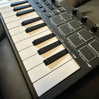 M-Audio Oxygen Pro 25 MIDI Keyboard Controller 2020 - Present - Black image 2