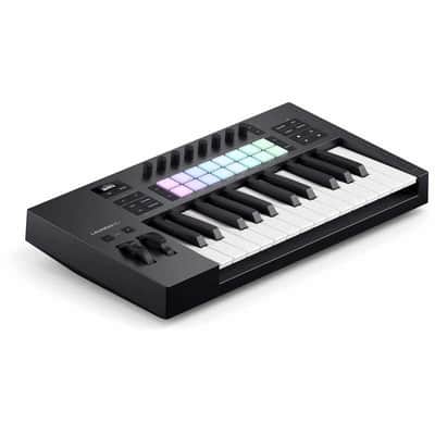 NOVATION LAUNCHKEY-25-MK4 Mk4 - Clavier maitre 25 touches, 16 pads, 8 encodeurs écran OLED image 3