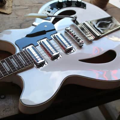 VINTAGE REVO Series 'Custom Supreme' Semi-Acoustic,Arctic White, 3, 82 KG image 6