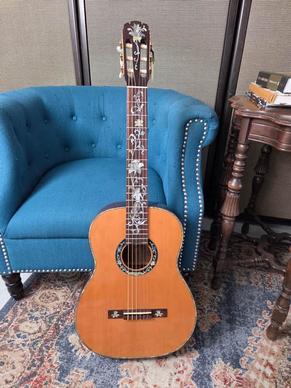 Used Antonio Tsai Classical Guitar w/case image 1