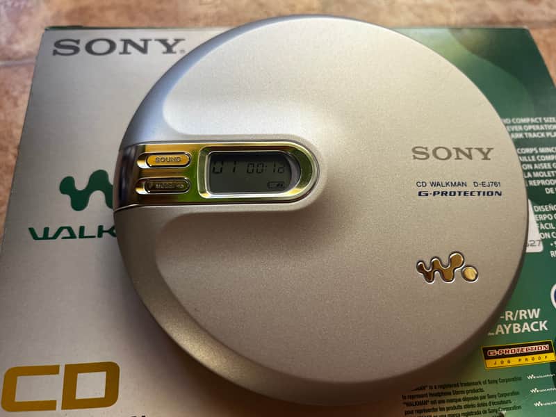 Sony D-EJ761 CD Walkman - Complete in Box (CIB) w/ Original Manuals & Accessories image 1