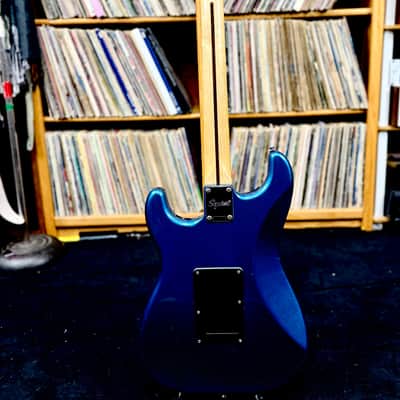 Immagine Squier Stratocaster 2024 - Rare Lake Placid Blue - W/G/B - 15