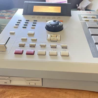 Akai MPC2000XL MIDI Production Center 2000 - 2005 - Grey image 3