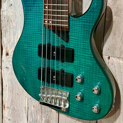 Excellent Washburn XB-600 Emerald Green 6 String Electric Bass image 4