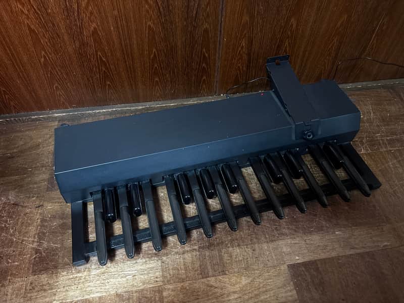 Hammond XPK200 MIDI Pedal Board w/ power supply image 1