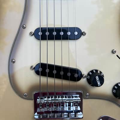 Fender 70th Anniversary Vintera II Stratocaster 2024 - Antigua image 3