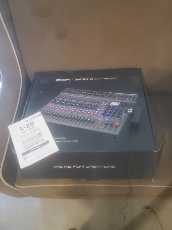 Zoom LiveTrak L-20 Digital Mixer / Recorder