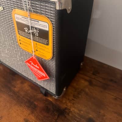 Fender Rumble 15 V3 15-Watt 1x8" Bass Combo 2015 - Present - Black image 4