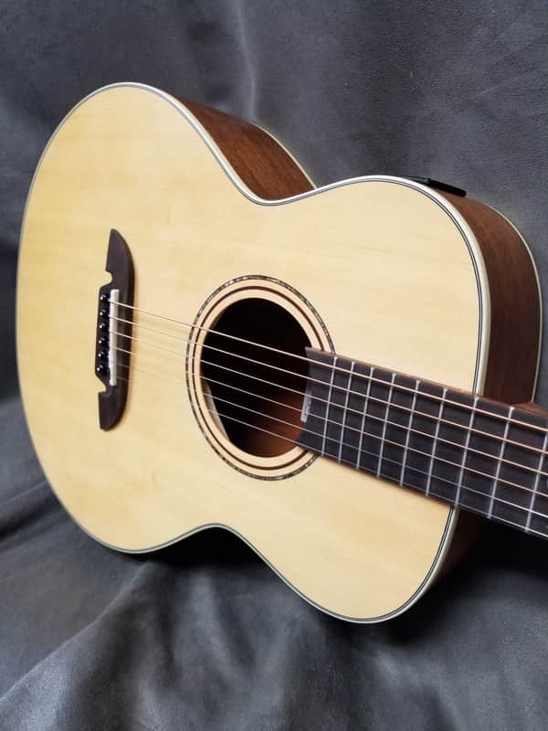Alvarez LJ2E Artist Series Little Jumbo with Electronics Natural image 1