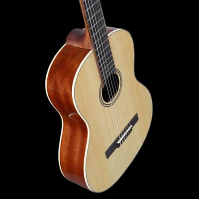 Alvarez RC-26 Regent 26 Classical Natural Gloss Finish Classical Acoustic Guitar image 9