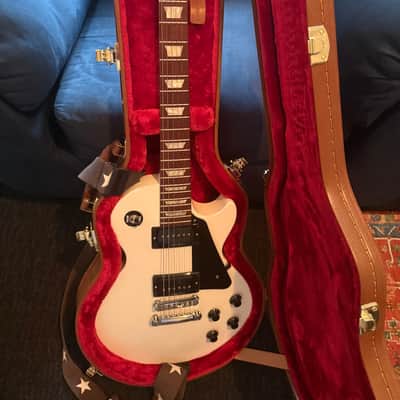Gibson  Studio image 1