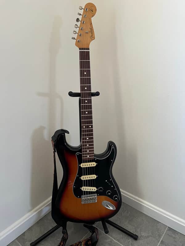 Fender Robert Cray Stratocaster 3-Color Sunburst