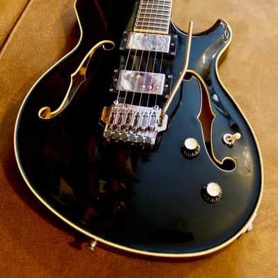 Yamaha WES BORLAND SIGNATURE GUITAR image 4