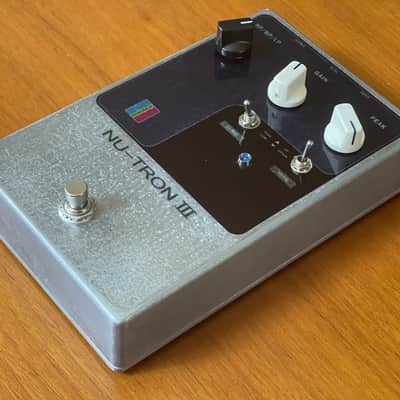 Nutron III Envelope Filter (Mutron III Clone) 2024 - Silver, black, blue image 2