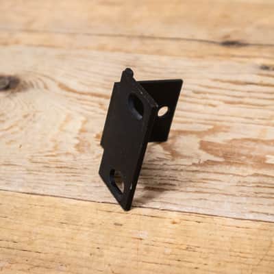 DBX Single Rack Ear for 163x/263x/363x/463x/563x Mount Bracket U283833 image 2