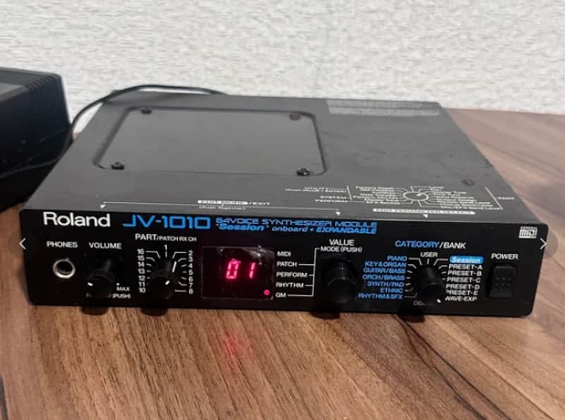 Roland JV-1010 64-Voice Synthesizer Module 1999 - 2003 - Black image 1