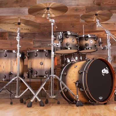 DS REBEL CUSTOM SHOP 5 PIECE DRUM KIT, ALL MAPLE SHELL, BLACK TO NATURAL FADE OVER EXOTIC FOSSIL BEECH image 2