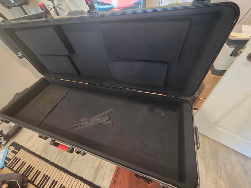 Gator GTSA-KEY88D TSA Series ATA Molded Deep 88-Key Keyboard Case 2010s - Black image 1