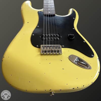 Squier Tom DeLonge Stratocaster Butter Cream Road Worn – Very Good Condition image 5