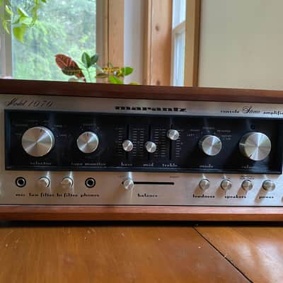 Marantz  1070 integrated amplifier  1974 image 1