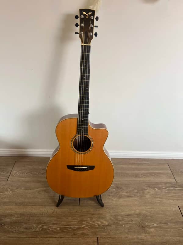 Goodall Grand Concert Jumbo Cutaway 2004 - Walnut
