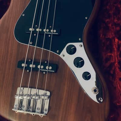 Cohnway All Rosewood JBass / Fender Deluxe Hard Case image 10