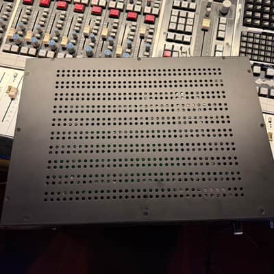 Universal Audio Apollo 16 18x20 Thunderbolt 2 Audio Interface with UAD DSP - Black image 4