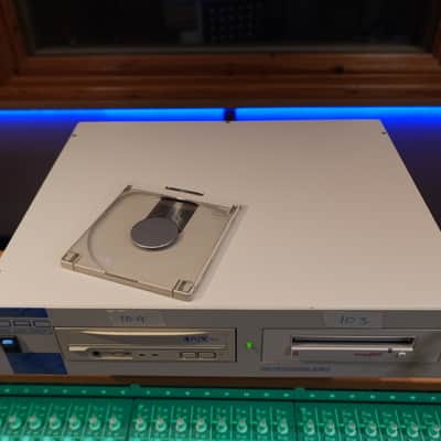 Digital Audio Concepts SCSI CD-ROM & Iomega Jaz Drive - for AKAI S-series samplers 2002 - White image 10