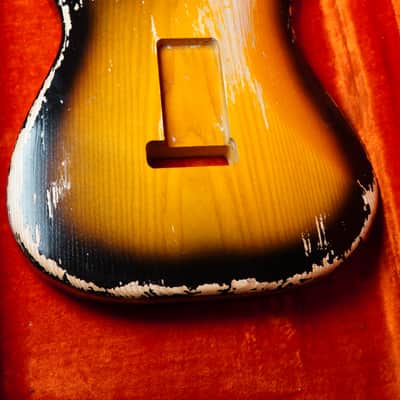 Freakaster Stratocaster Relic Body 2 Tone Sunburst image 8