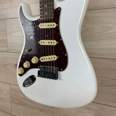 Fender American Ultra Stratocaster Left-Hand Guitar, Rosewood Fingerboard, Arctic Pearl image 5