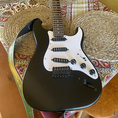 Squier Standard Stratocaster with Rosewood Fretboard 2001 - 2013 - Black Metallic image 1
