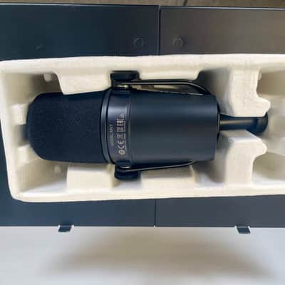 Shure MV7 Dynamic USB Podcast Microphone 2020 - Present - Black image 3