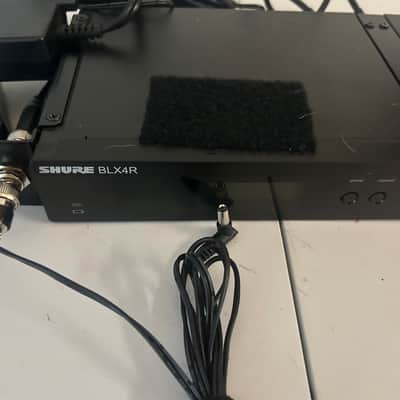 Shure Blx4r J10 wireless receivers with 2 microphones image 2